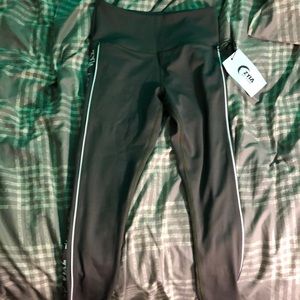 Zyia Active, Olive Green, Size 2, Capri Leggings.